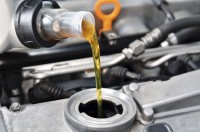 ​Замена масла в двигателе – надежная работа авто