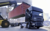 Перевозки грузов фурами: надежность и оперативность