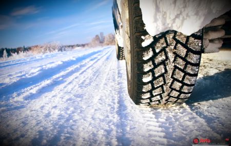 Почему можно потерять управление автомобилем на ровной и чистой дороге зимой?
